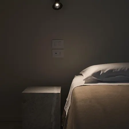 科尔雷尼亚诺酒店 *